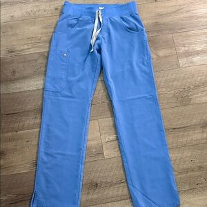Figs Women’s Cargo Scrub Pants Regular Length
